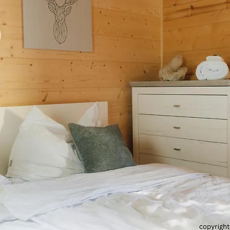 Paradieschen - Stilvolles Blockhaus Mit Kamin Edlitz